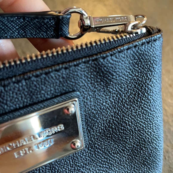 NWOT Michael Kors Small Black Wristlet - Picture 15 of 15